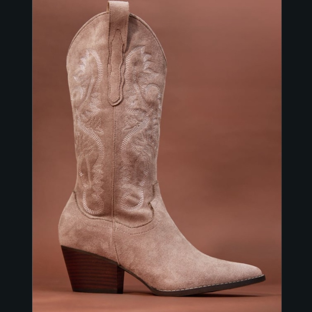 Beige Western Style Boots Embroidered Mid-Calf Boots 7 New